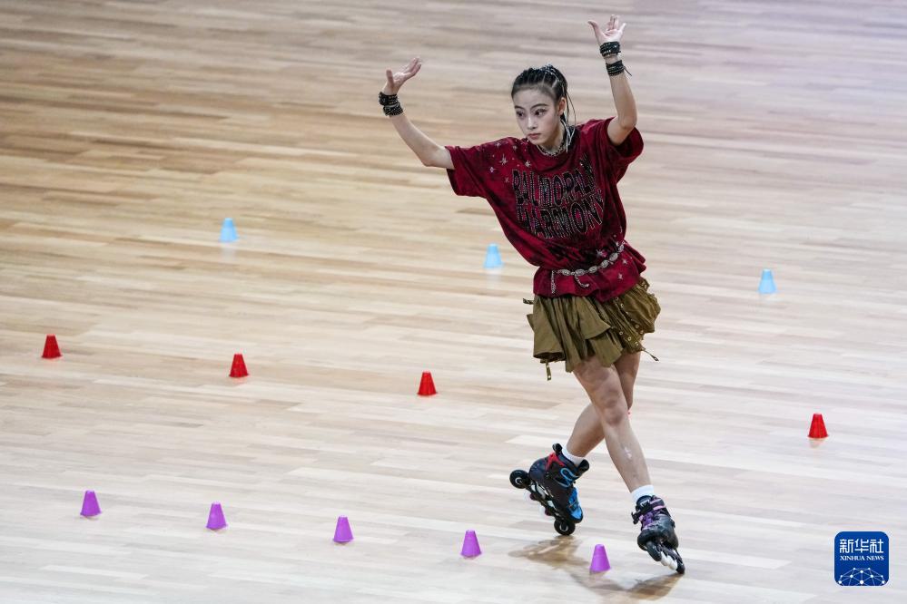 西班牙选手, 在成都轮滑, 会自由式轮