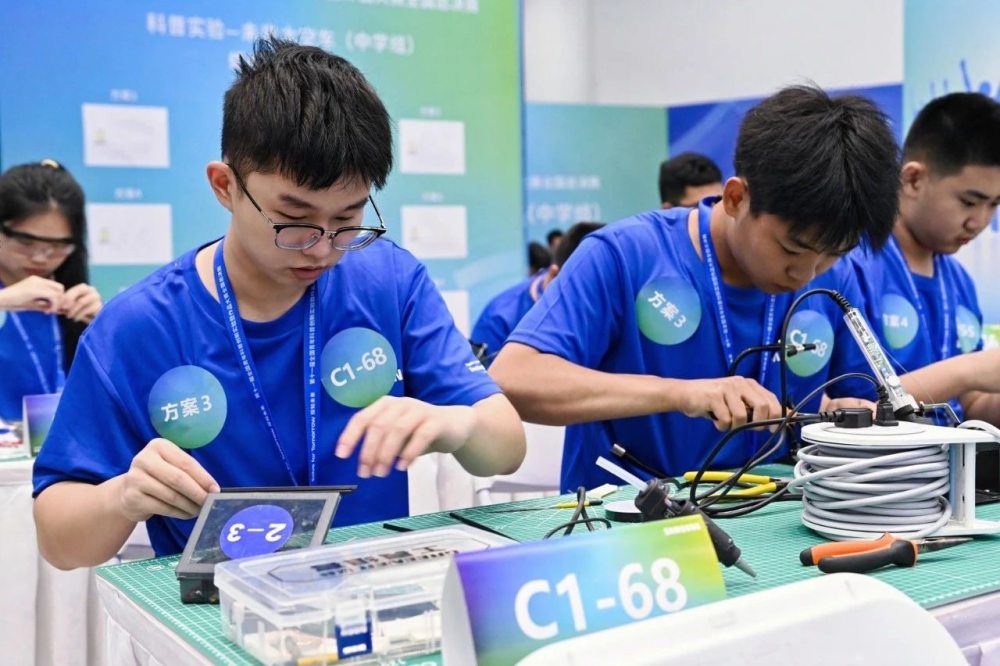 置创意作品, 在科普实验, 学参赛队伍